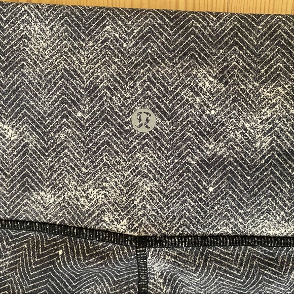 Lululemon Women’s Size 6 Capri Leggings Herringbone Pattern - Picture 8 of 14
